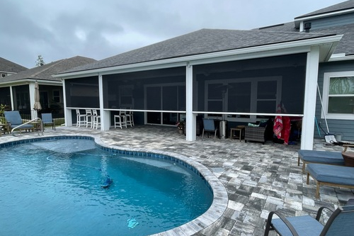 Motorized screen installation