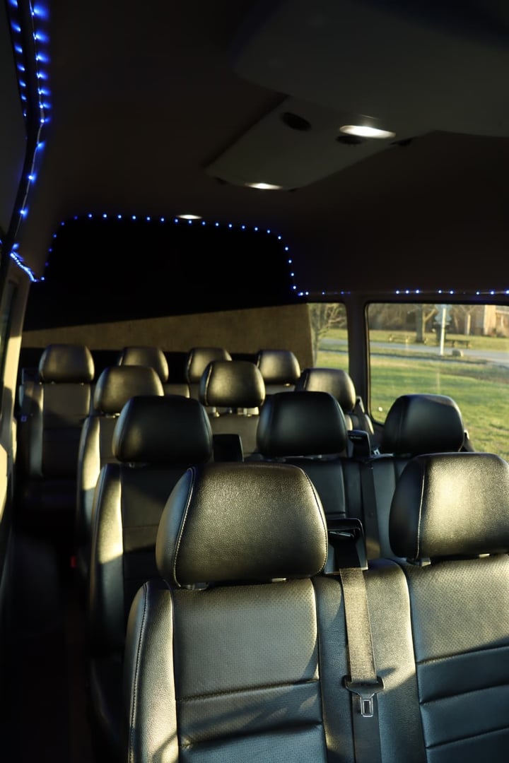 Mercedes Sprinter Van - Image 10