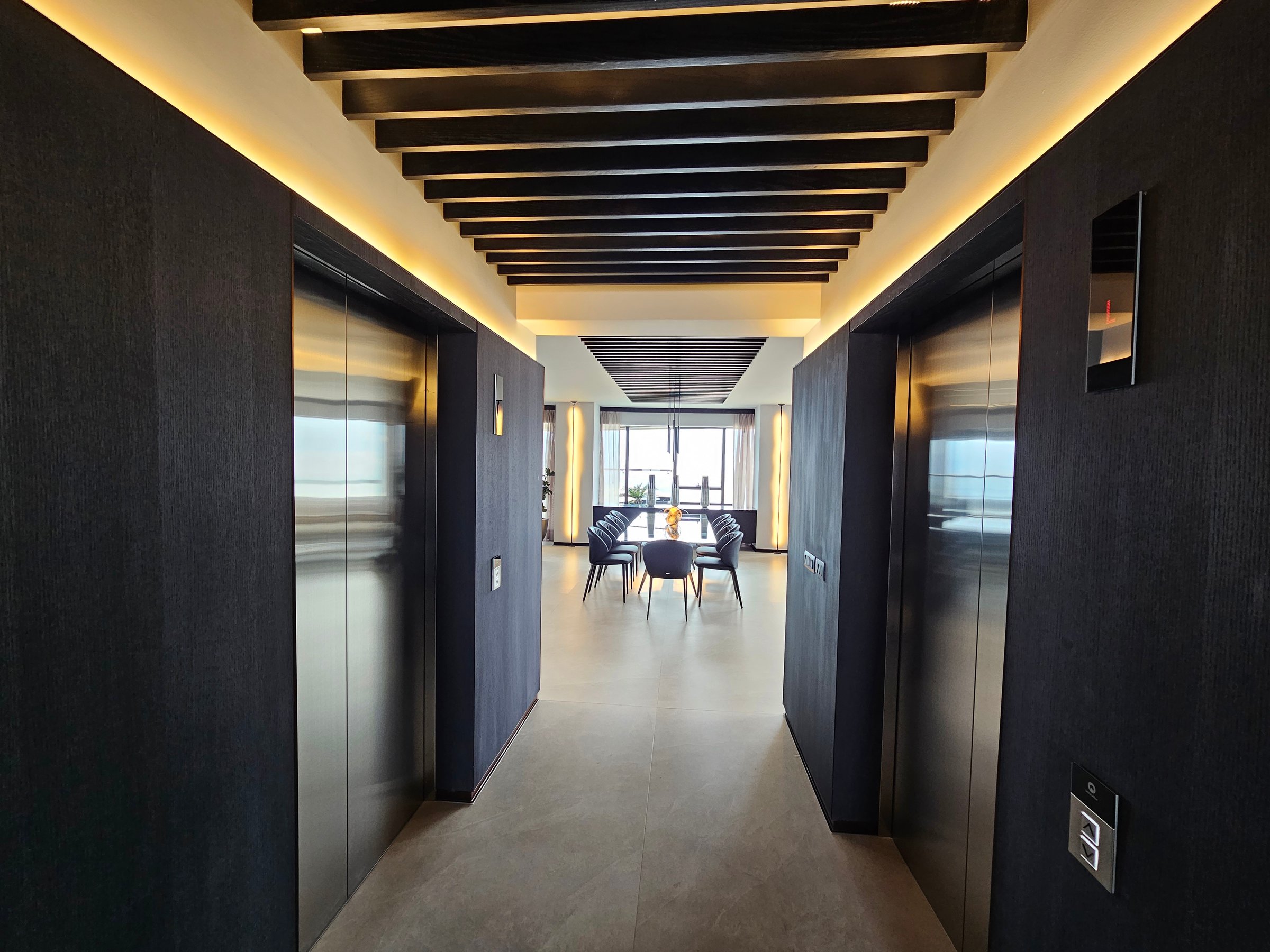 CORE 31 - Entrada elegante