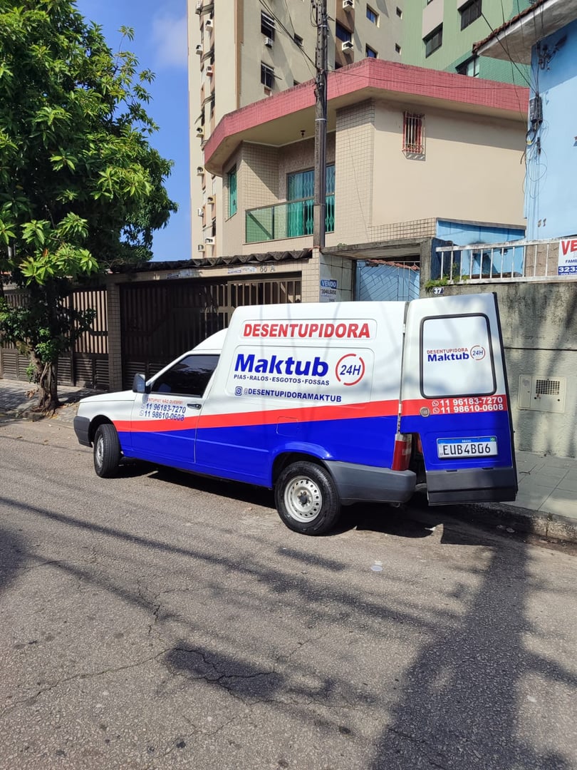 Trabalho de desentupimento profissional