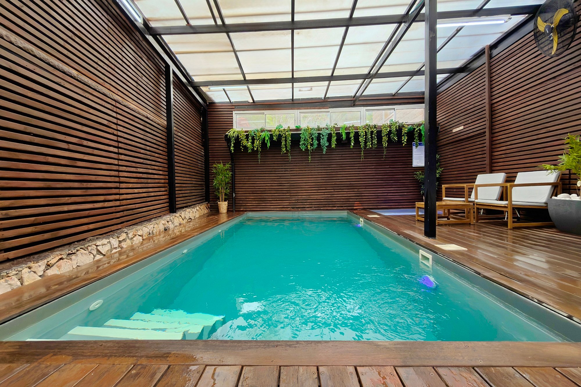 נוף ומרחבים ירוקים סביב המתחם