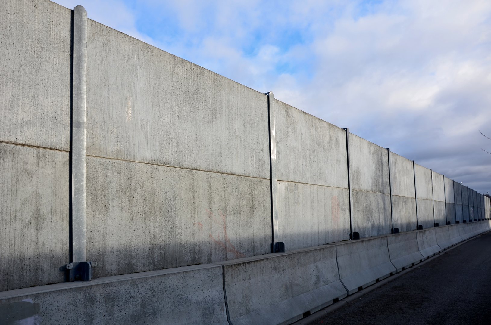 Integrated Noise Control Barrier System