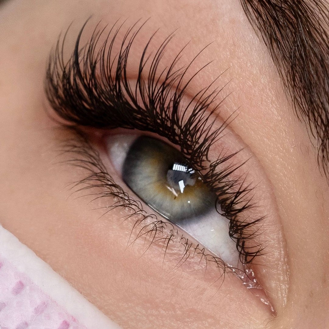 Classic eyelash extensions professional application