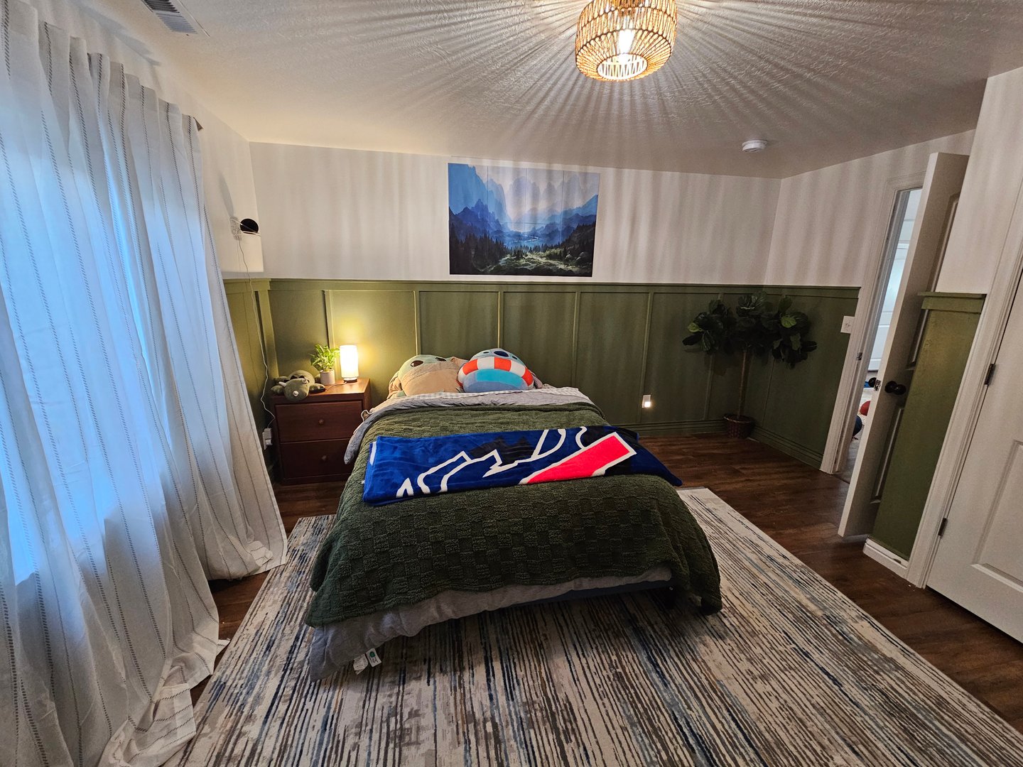 Completed kids bedroom with Behr Ecological board and batten, Behr Swiss Coffee walls, and nature-inspired biophilic design