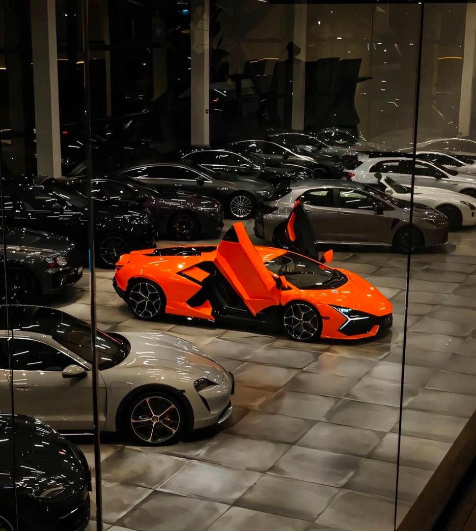 Creme De La Creme Exotics luxury vehicle showroom