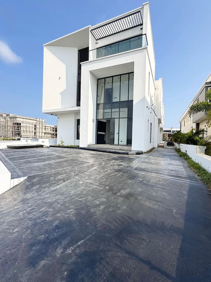 Magnificent 5-bedroom semi-detached duplex with private pool and cinema in Ikate, Lekki