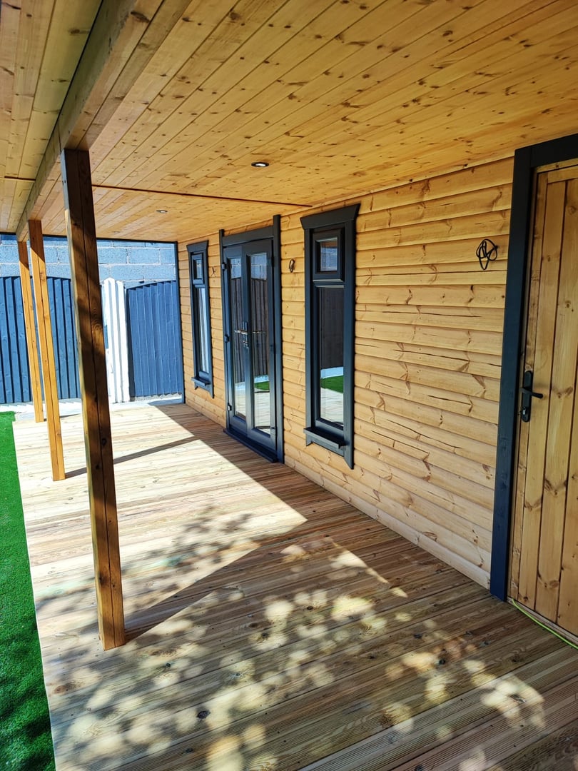 Insulated garden room