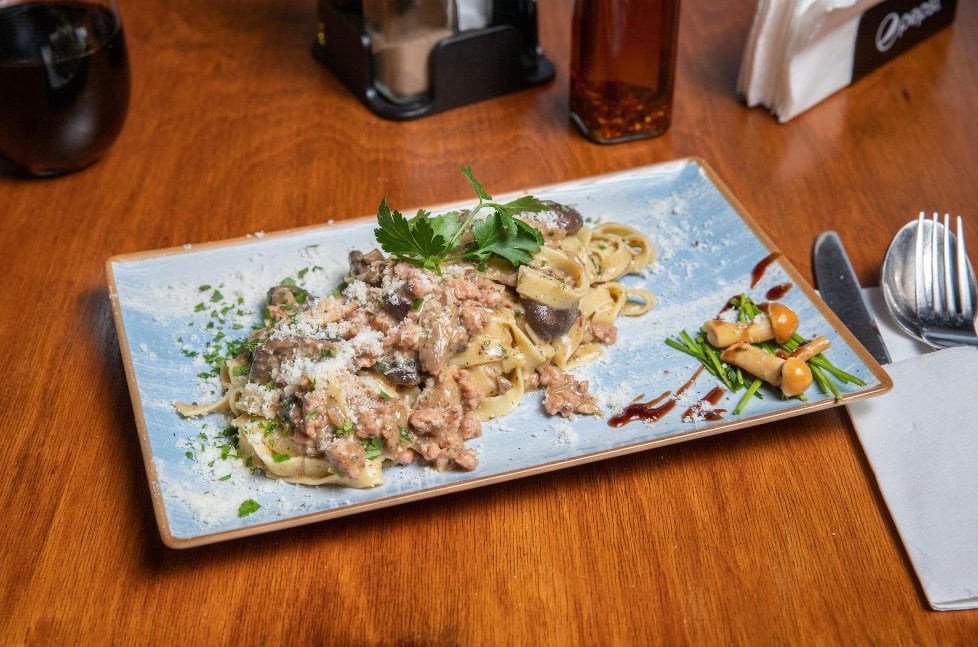 Tagliatelle al Tartufo Nero, Funghi Porcini e Salsiccia