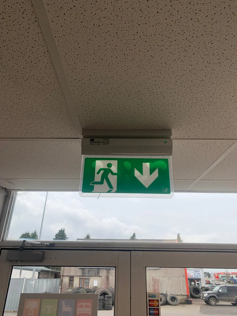 Emergency lighting installation