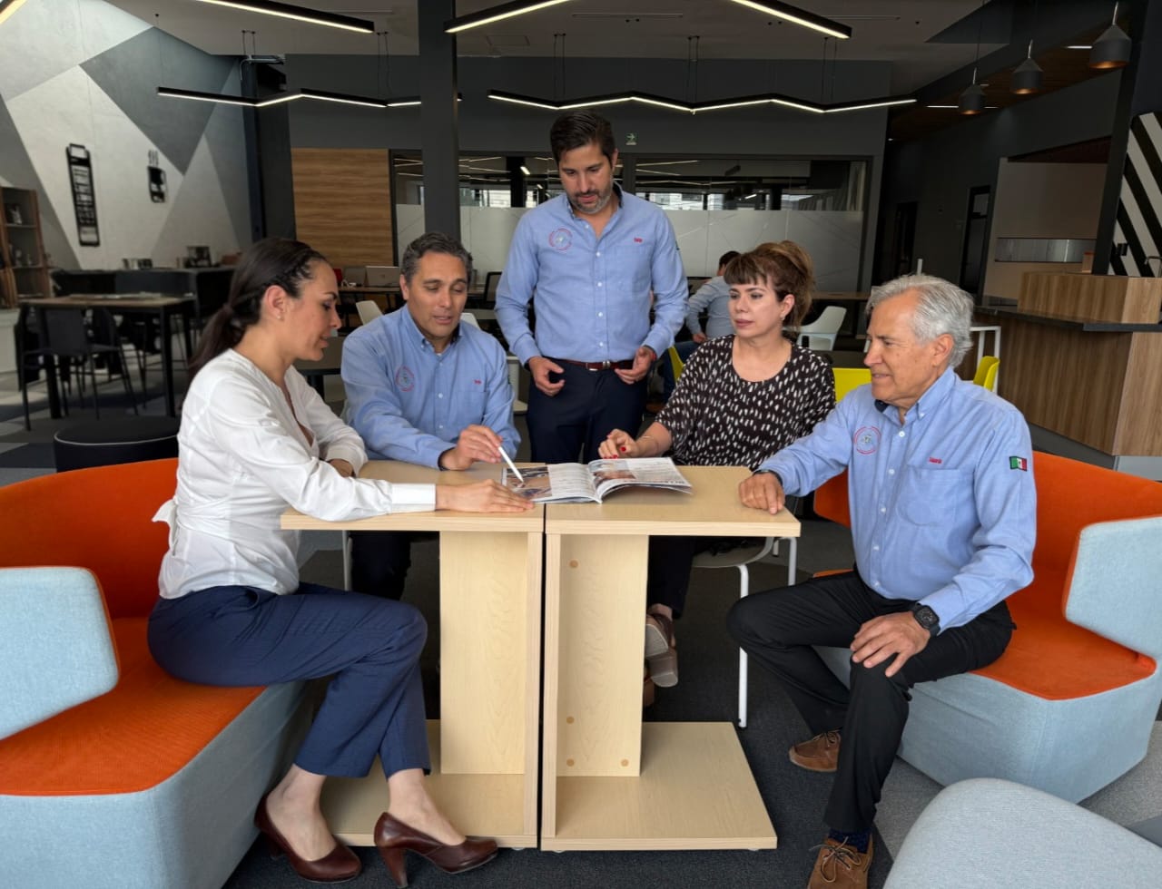 Equipo corporativo Innovative Solutions