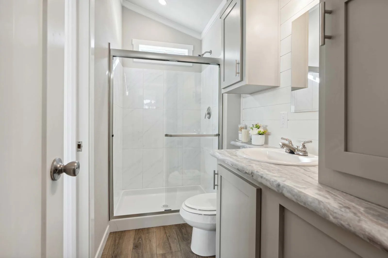 Champion 522A Bathroom Interior