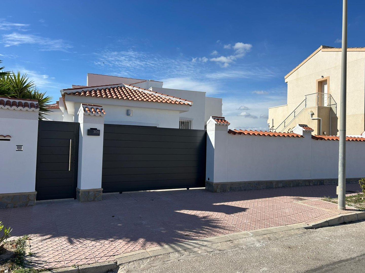 Metal matte black gate Benijofar Installation Feb 2025