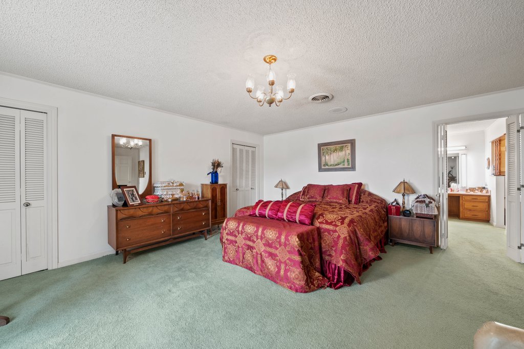 699 Floral Avenue property view