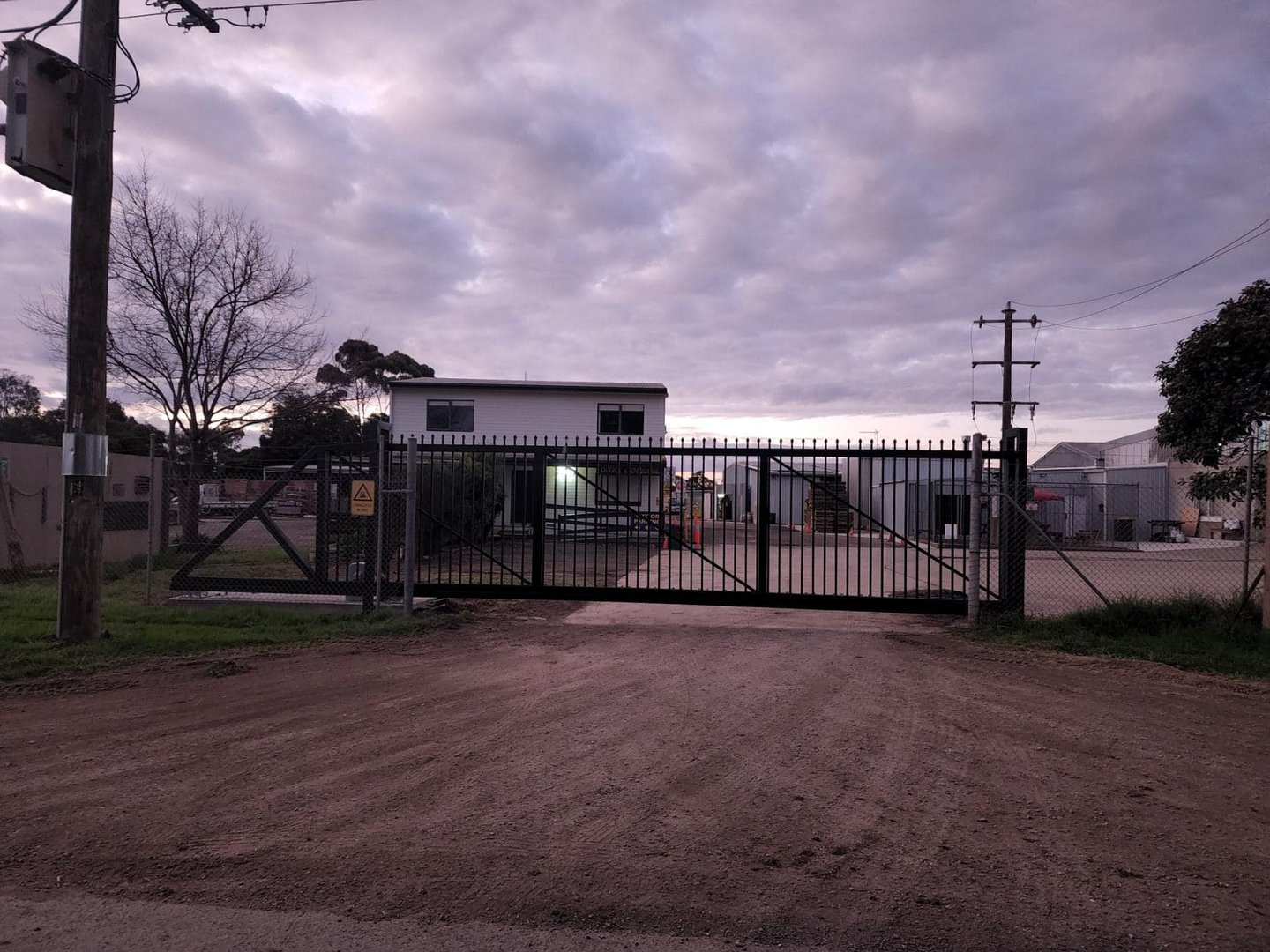 Commercial fencing installation