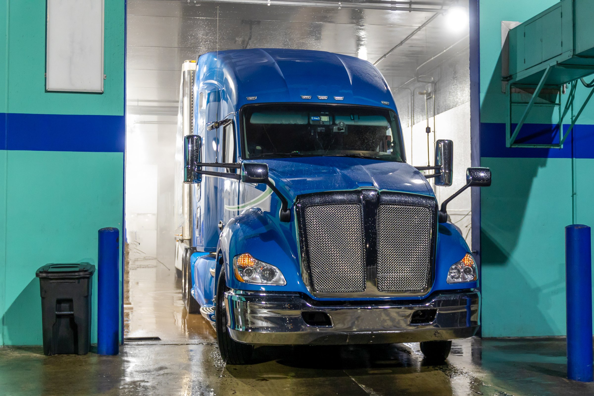 Semi-truck detailing services