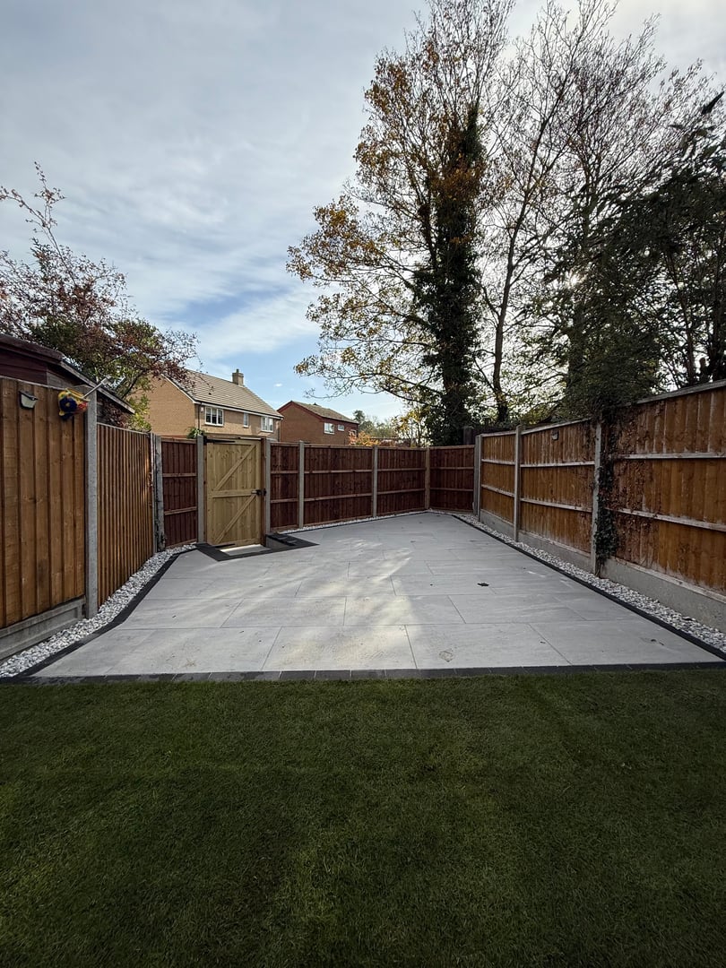 Decking and outdoor living space by I'm The Landscaper