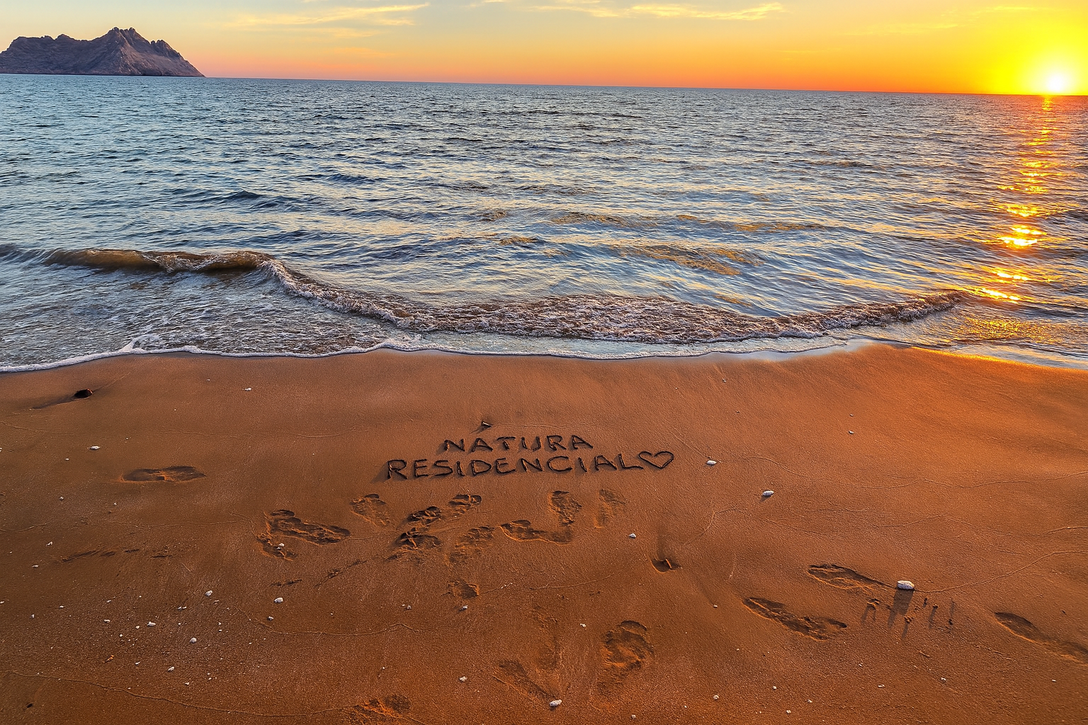 Hermosa playa y atardeceres únicos en Bahía de Kino