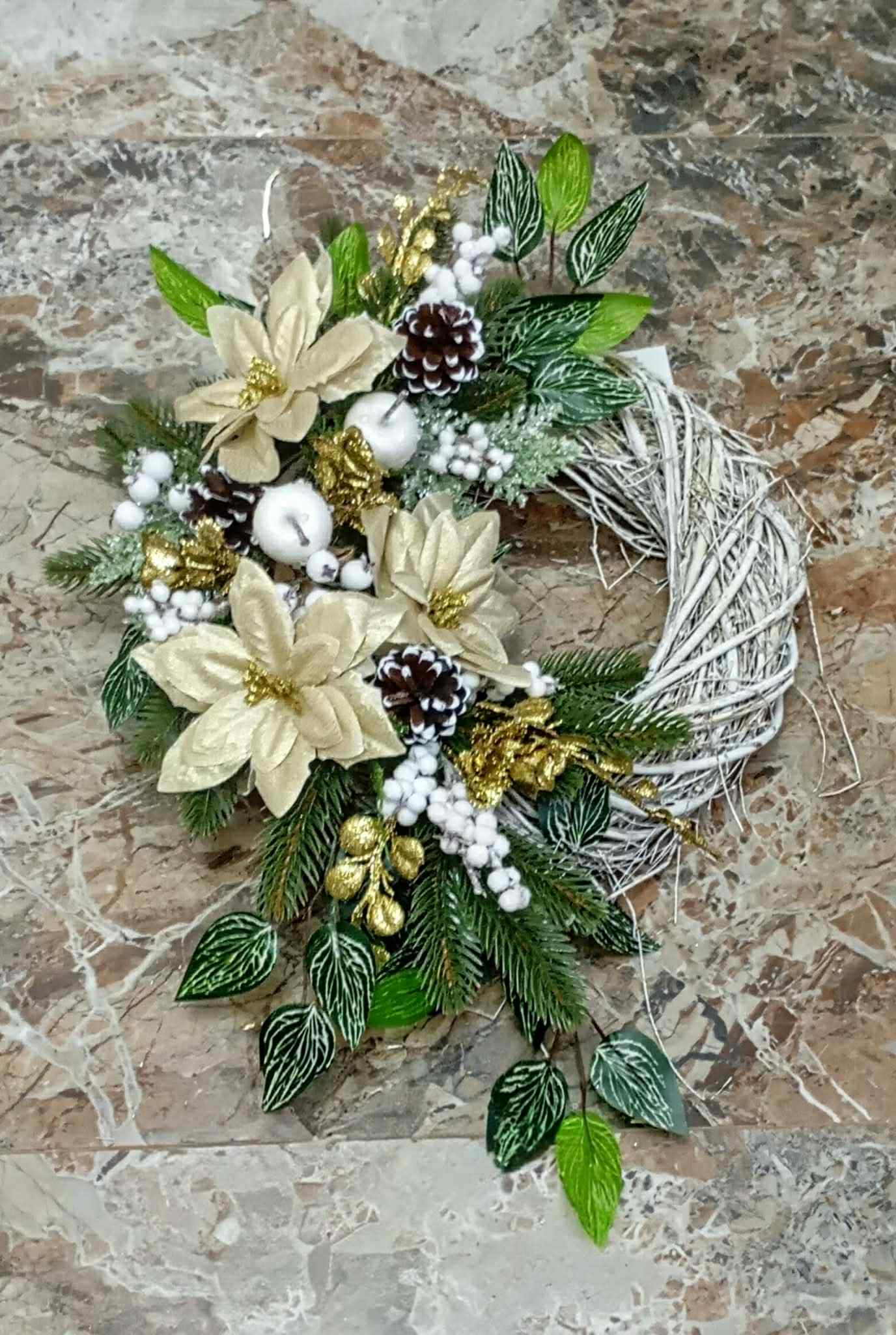 Bożonarodzeniowa kompozycja kwiatowa