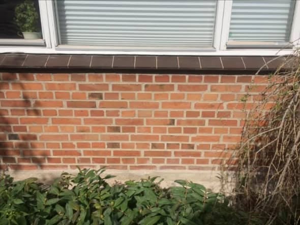 Omfugning og nypudset sokkel