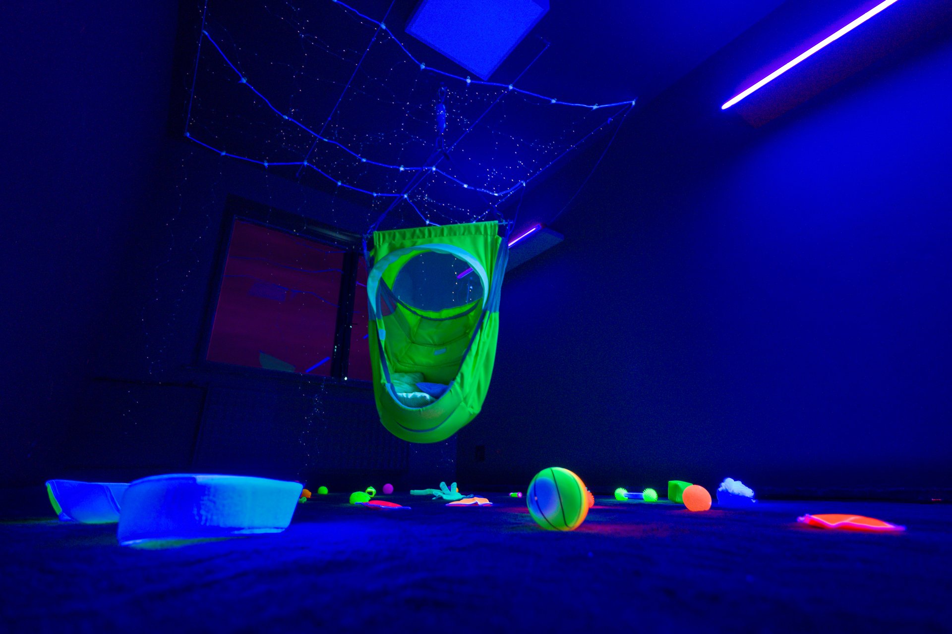 Snoezelen Multi Sensory Environments are relaxing spaces that help reduce agitation and anxiety, and engage and delight the user, stimulate reactions and encourage communication.