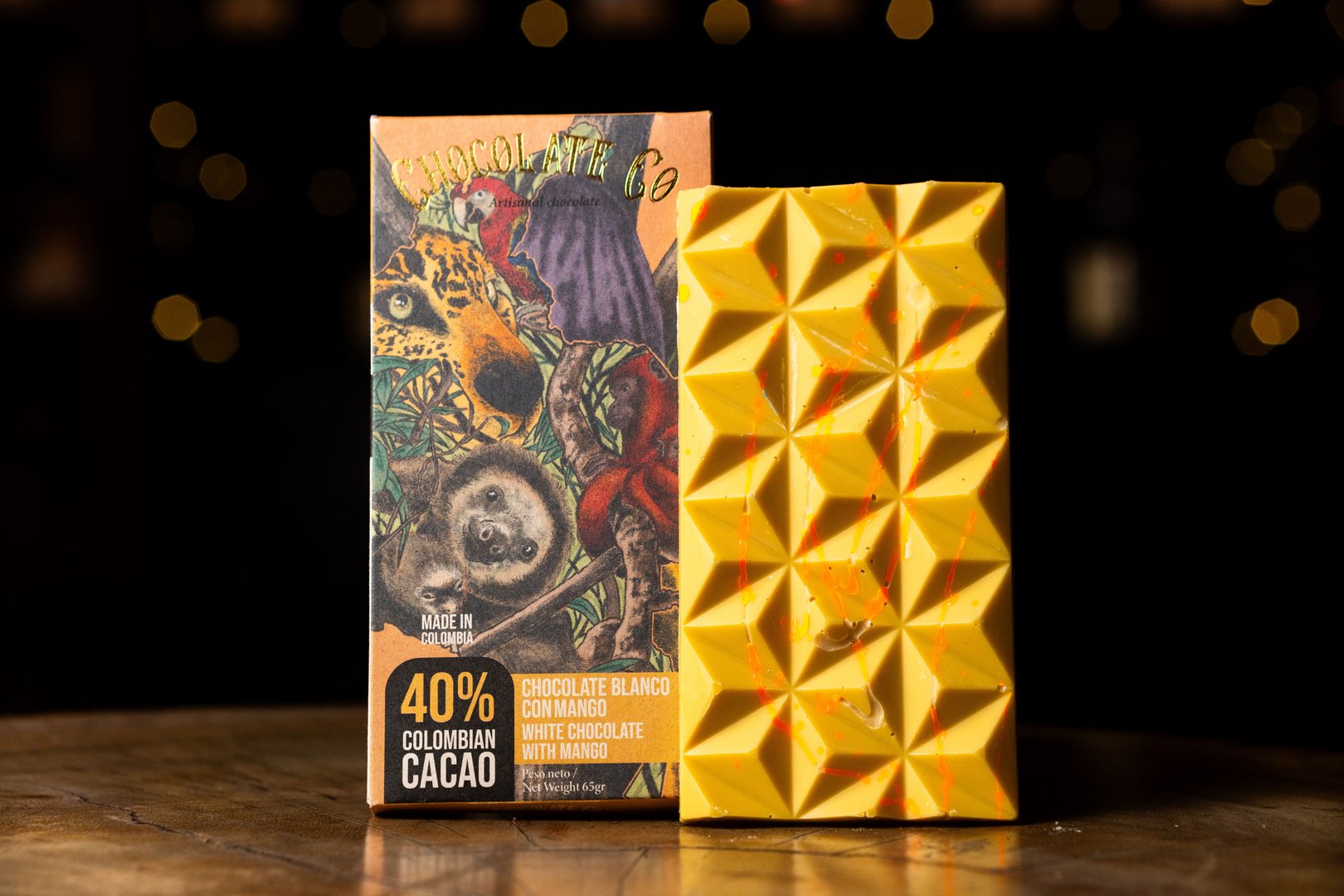 Chocolate Blanco Mango - Deliciosa combinación de chocolate blanco artesanal con mango tropical