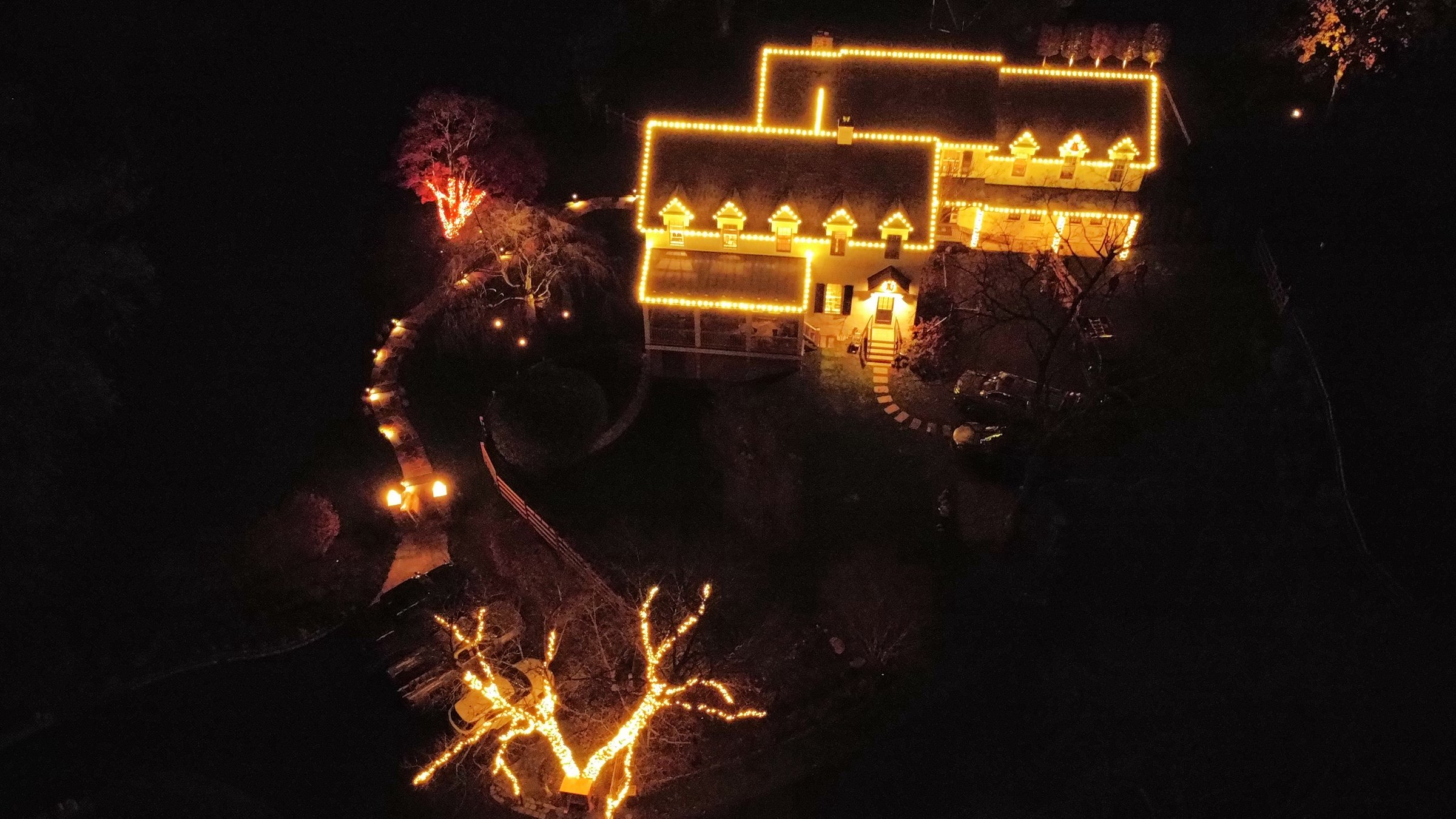 Traditional Holiday Lighting Installation