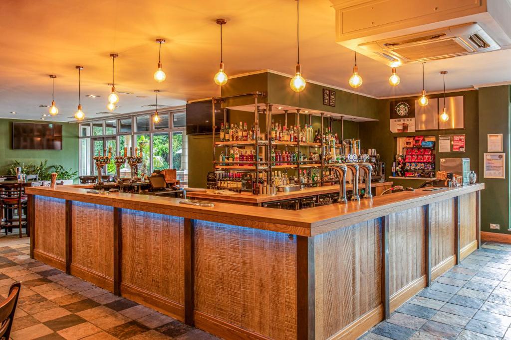 Meon Valley dining restaurant bar facilities Hampshire golf resort food