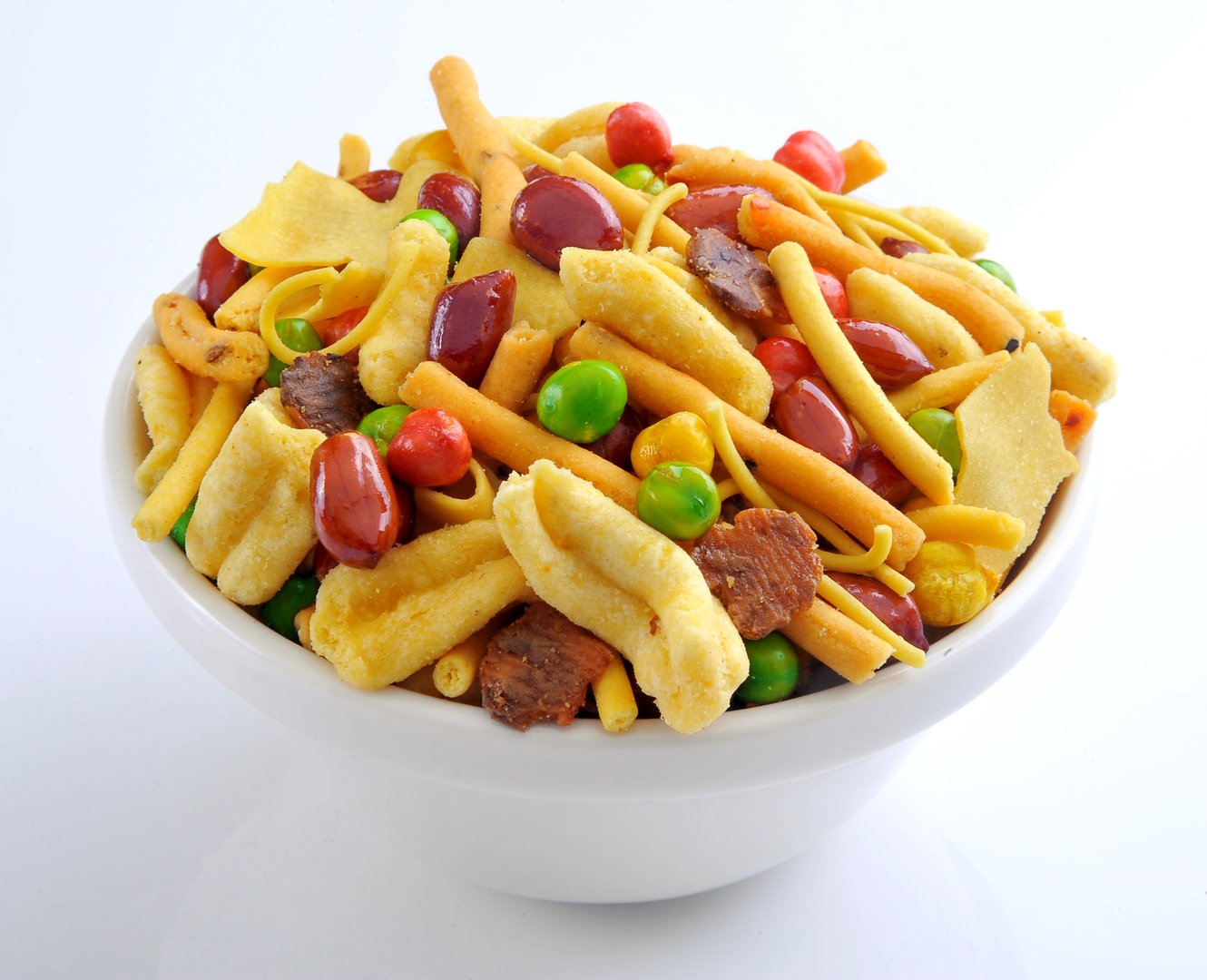 Fresh and delicious blend noodles, peanuts and chic peas