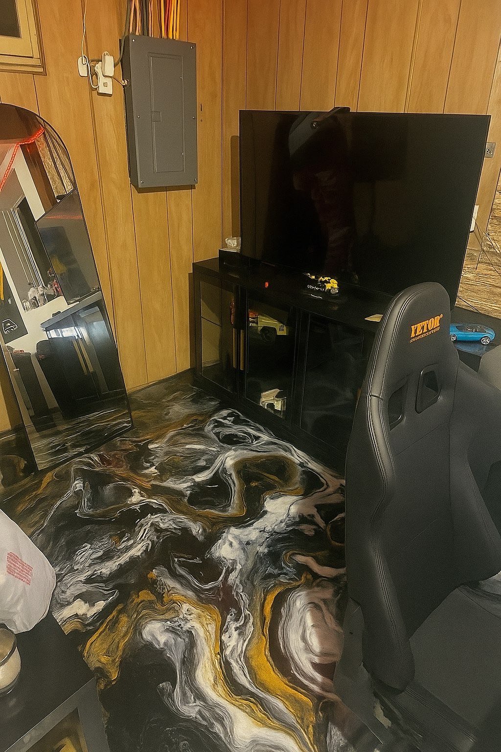 Metallic epoxy floor finish