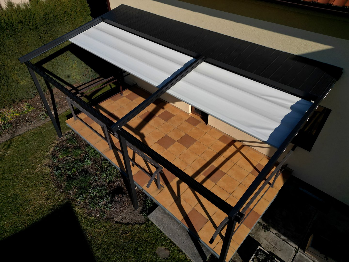 aluminum pergola is best solution with sliding roof. Thanks to its properties, pergola can be installed on family houses, apartments, restaurants, cafe, hotel and other commercial use, white tense