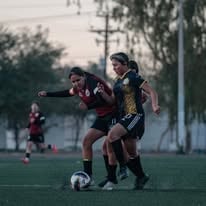 Partido Liga Universitaria - equipos compitiendo en el campo