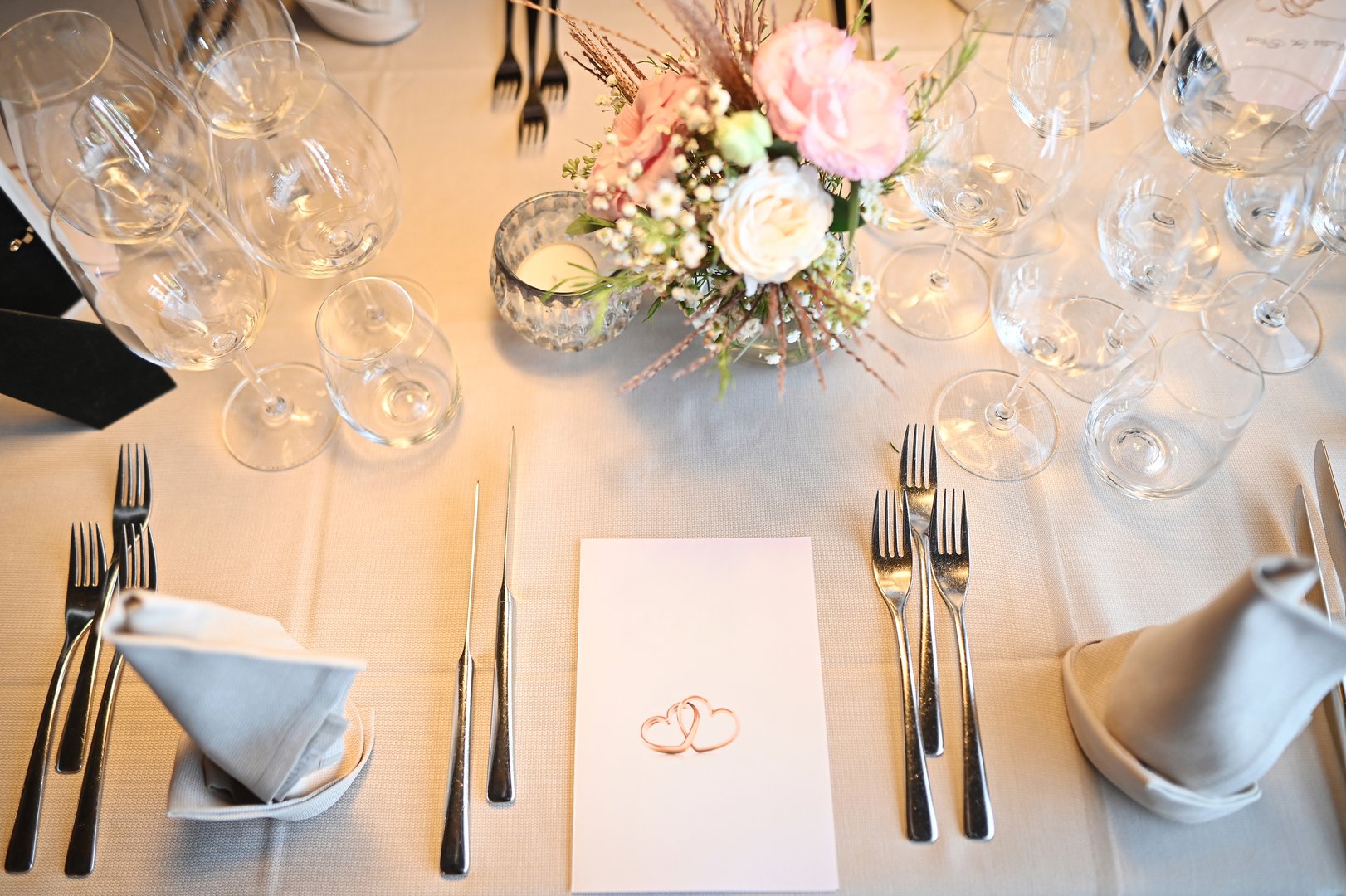 Table place, reserve card, menu mockup. Vintage fashion photography. Wedding dinner design. Beautiful dishware, traditional style. High quality photo