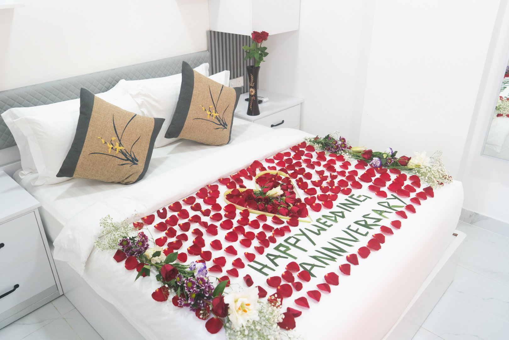 Modern bedroom at Lemonrock Comfort