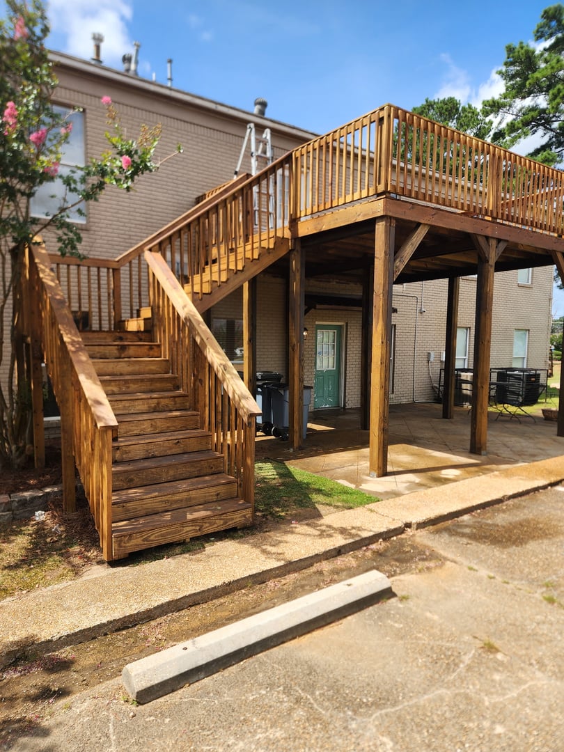 Professional deck installation and construction services Mississippi