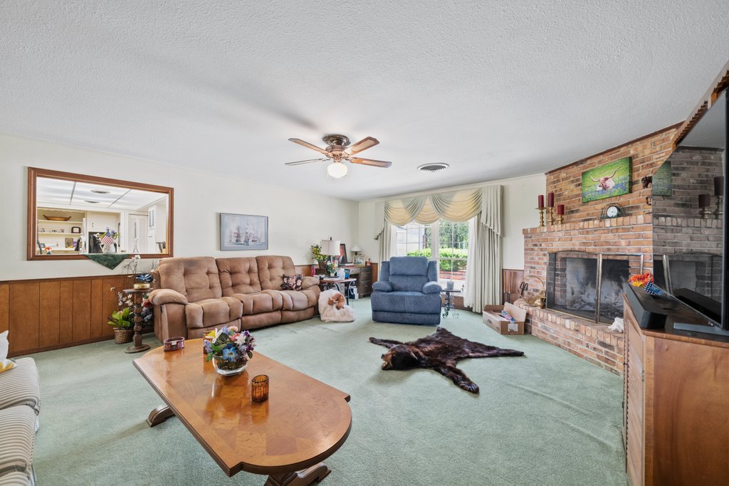 699 Floral Avenue property view