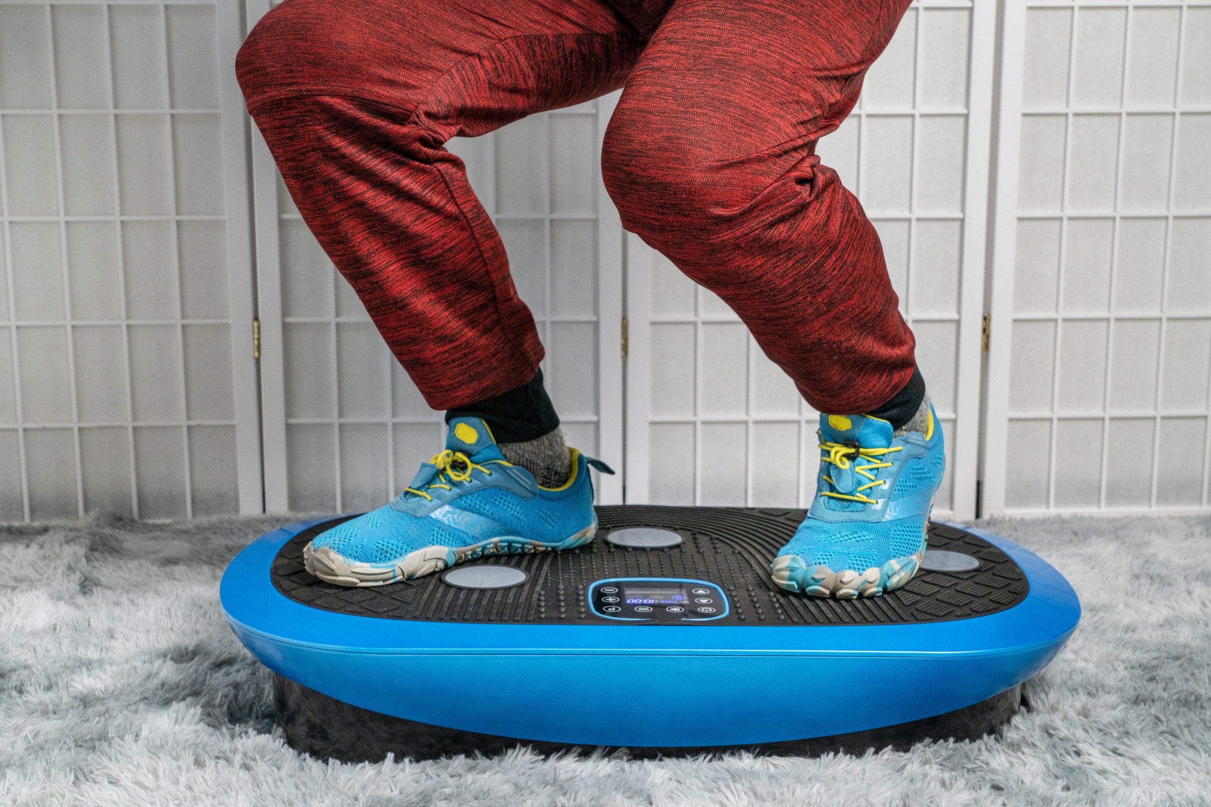man standing on a vibration plate exercise machine, full body vibration for rehabilitation and recovery
