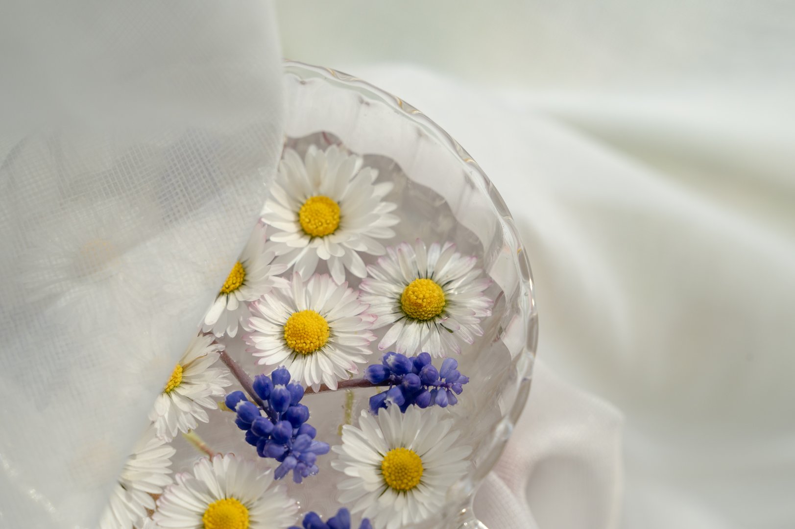 Stunning resin art with vibrant daisies and lavender