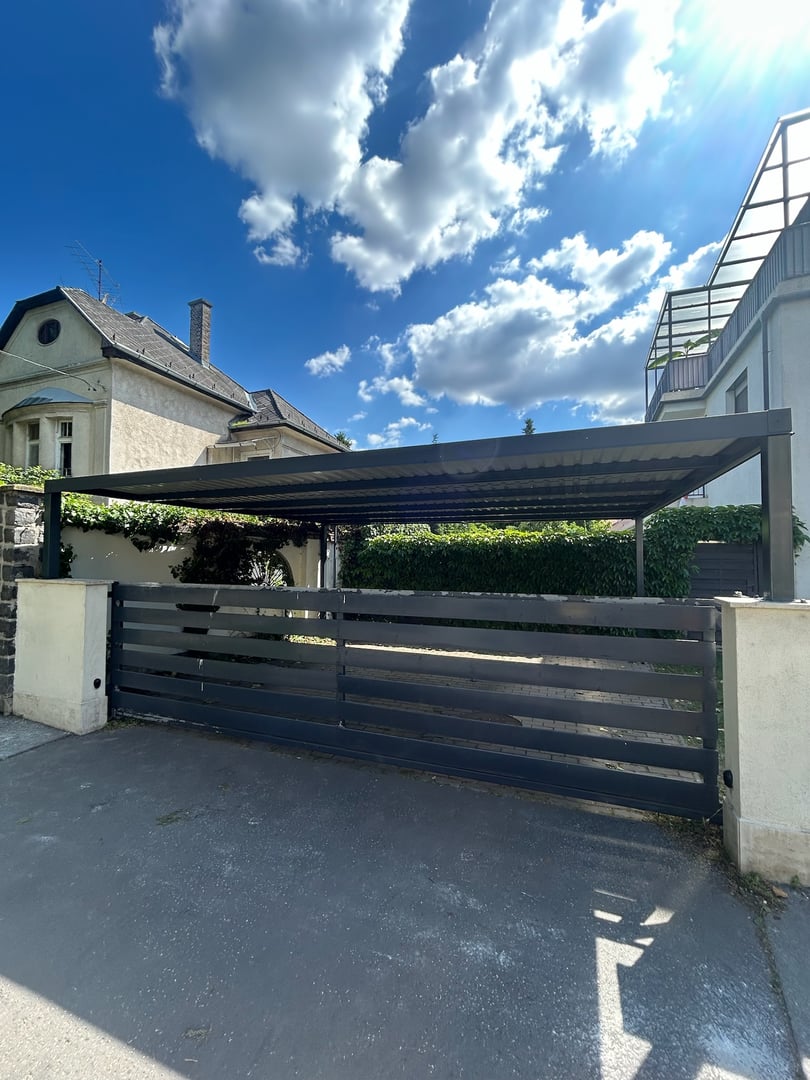 Autóbeálló referencia projekt