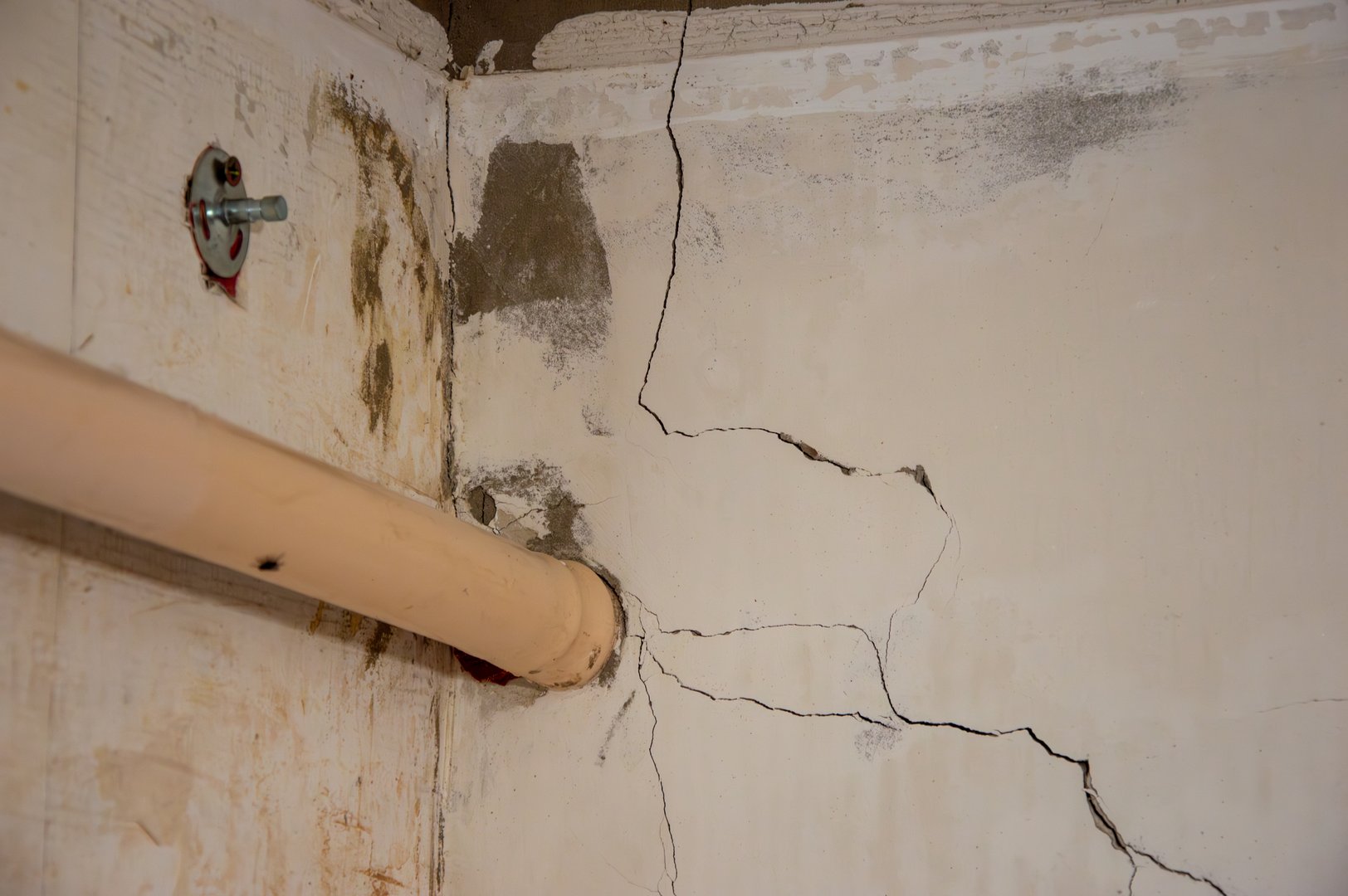 Cracks in walls near pipes