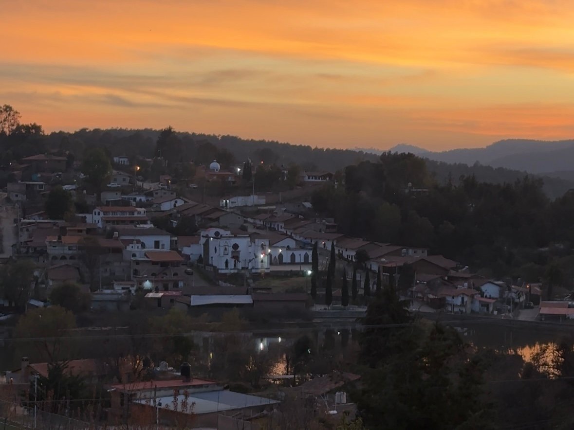 Vista aérea Ferrería de Tula Jalisco atardecer montañas presa - ubicación Quinta El Descanso Sierra de Jalisco cerca de Tapalpa pueblo mágico colonial