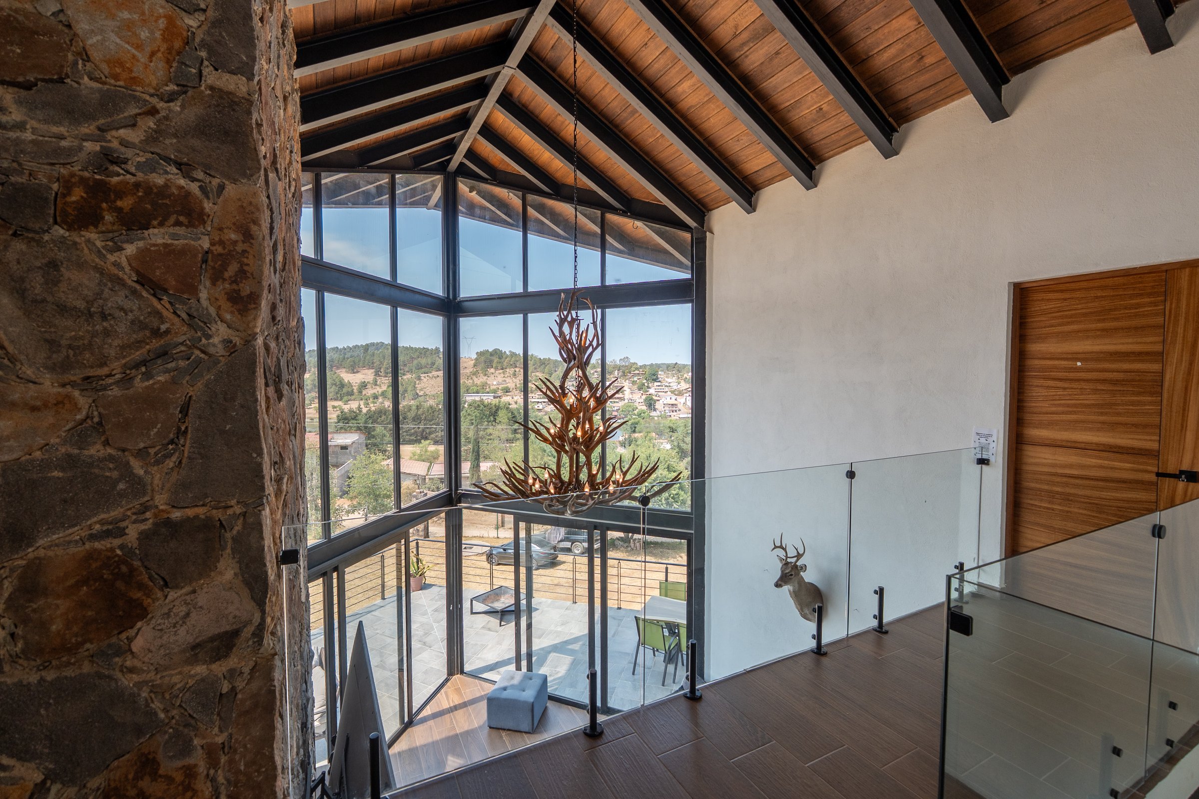 Arquitectura contemporánea hotel Quinta El Descanso Tapalpa iluminación LED turismo Sierra Jalisco