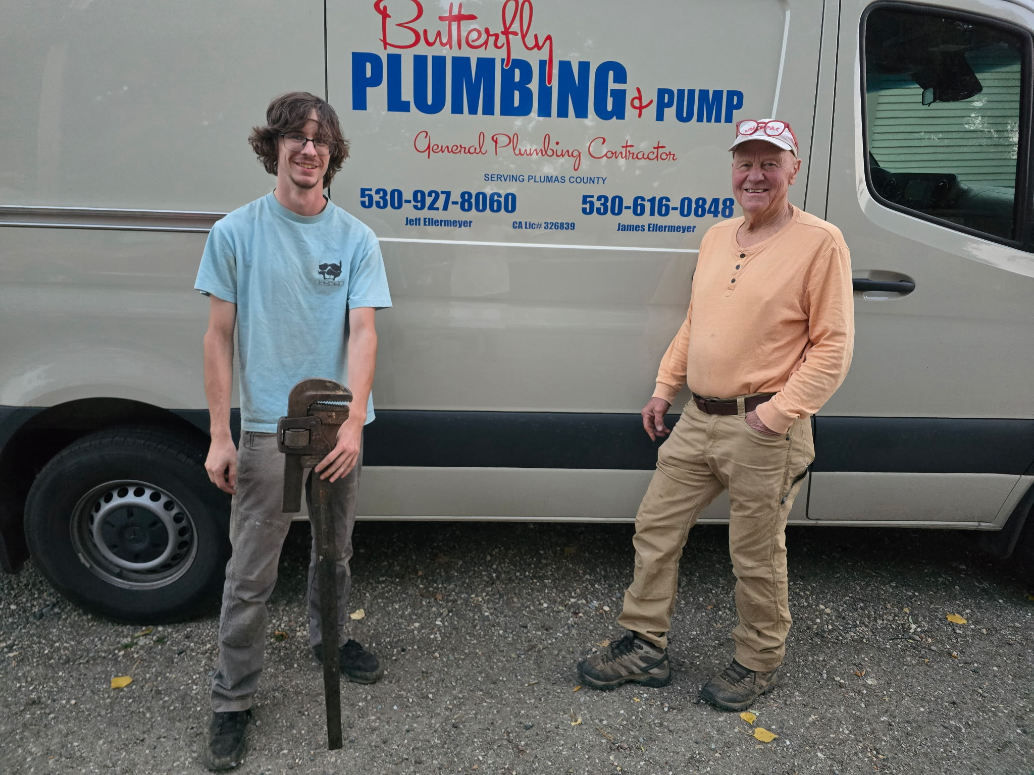 Family plumbing team photo