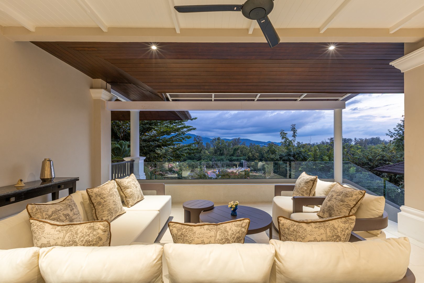 Villa Rija pool and lounge area
