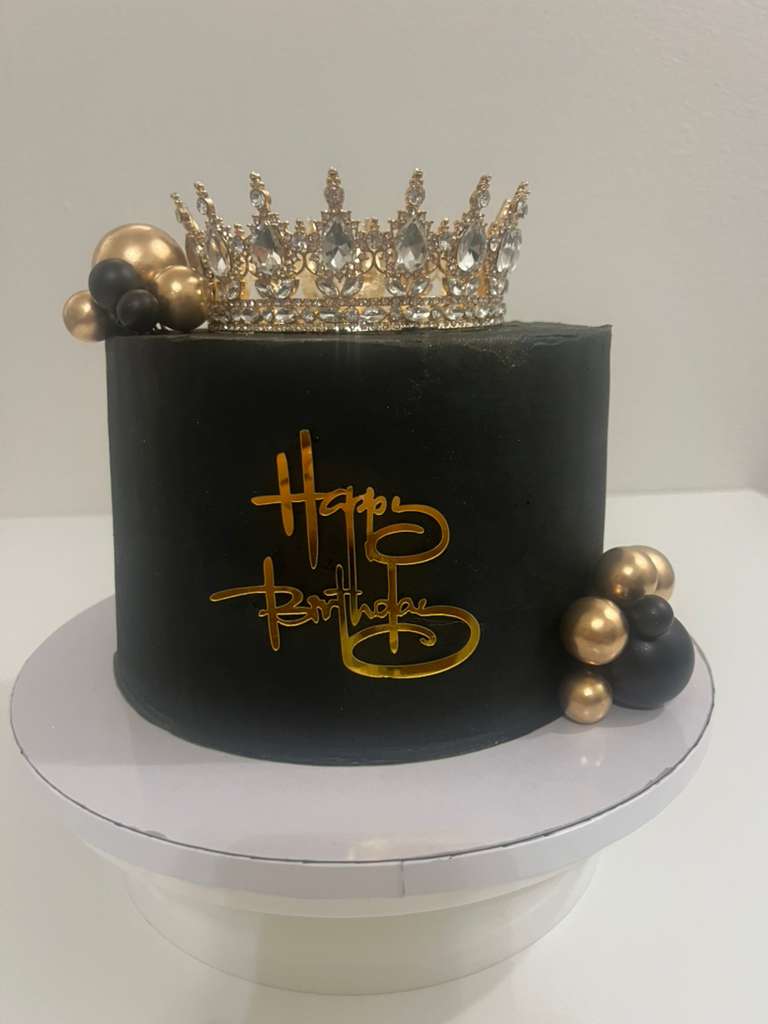 Custom cake by Temptations by Mary