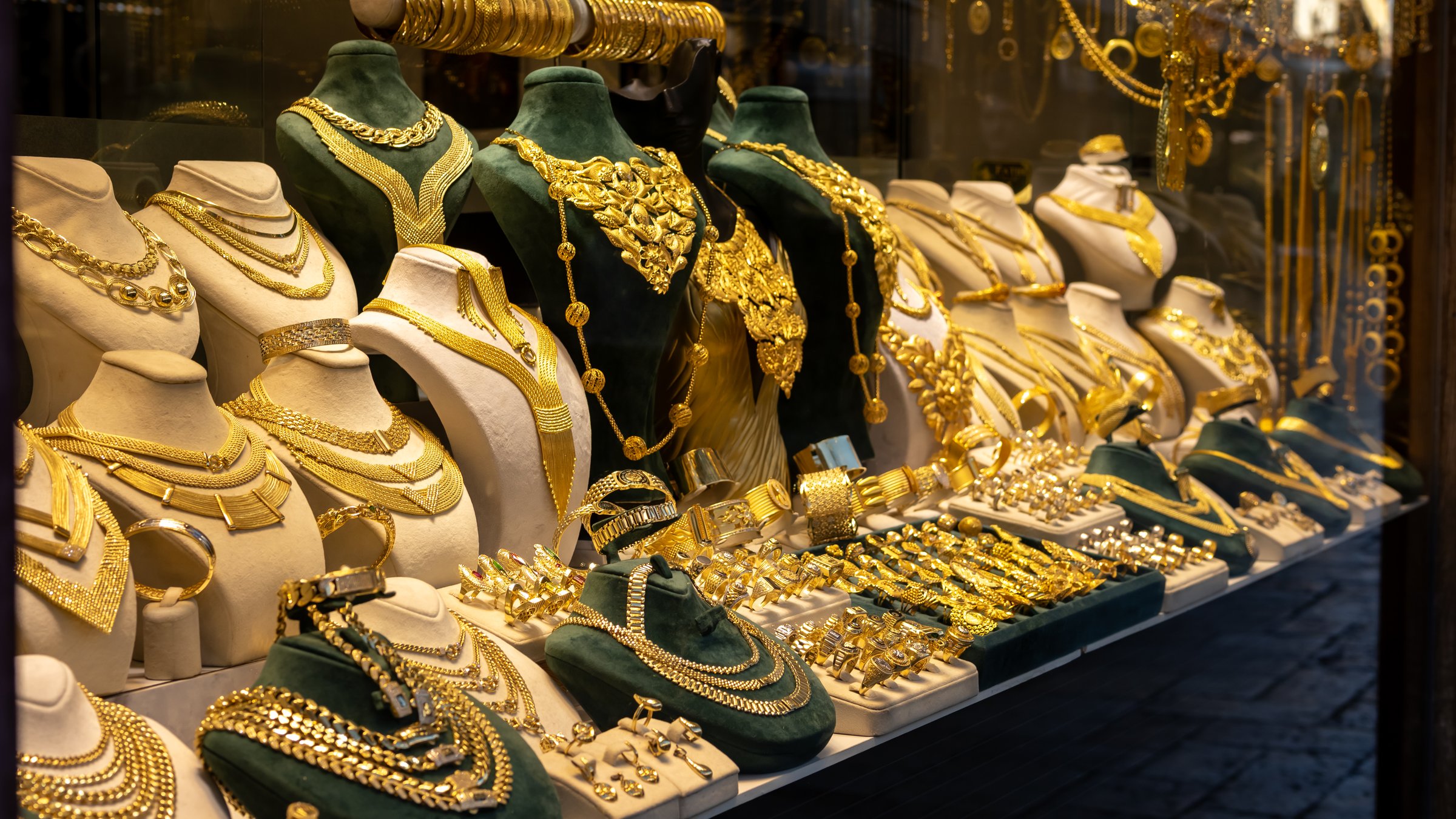 grand bazaar istanbul gold jewelry store window display