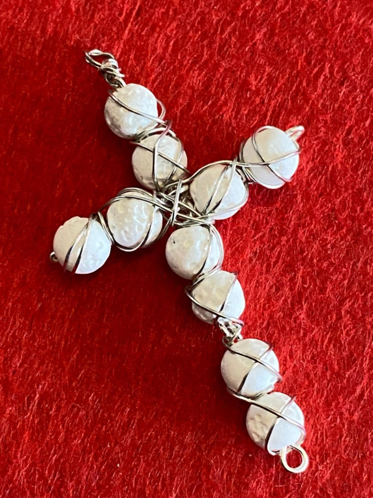 Anhänger mit Edelsteinen