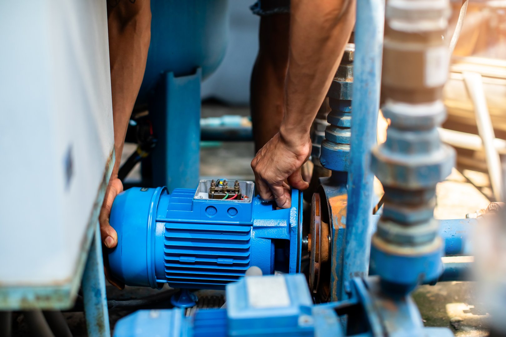 Servizi di pulizia per aree industriali.