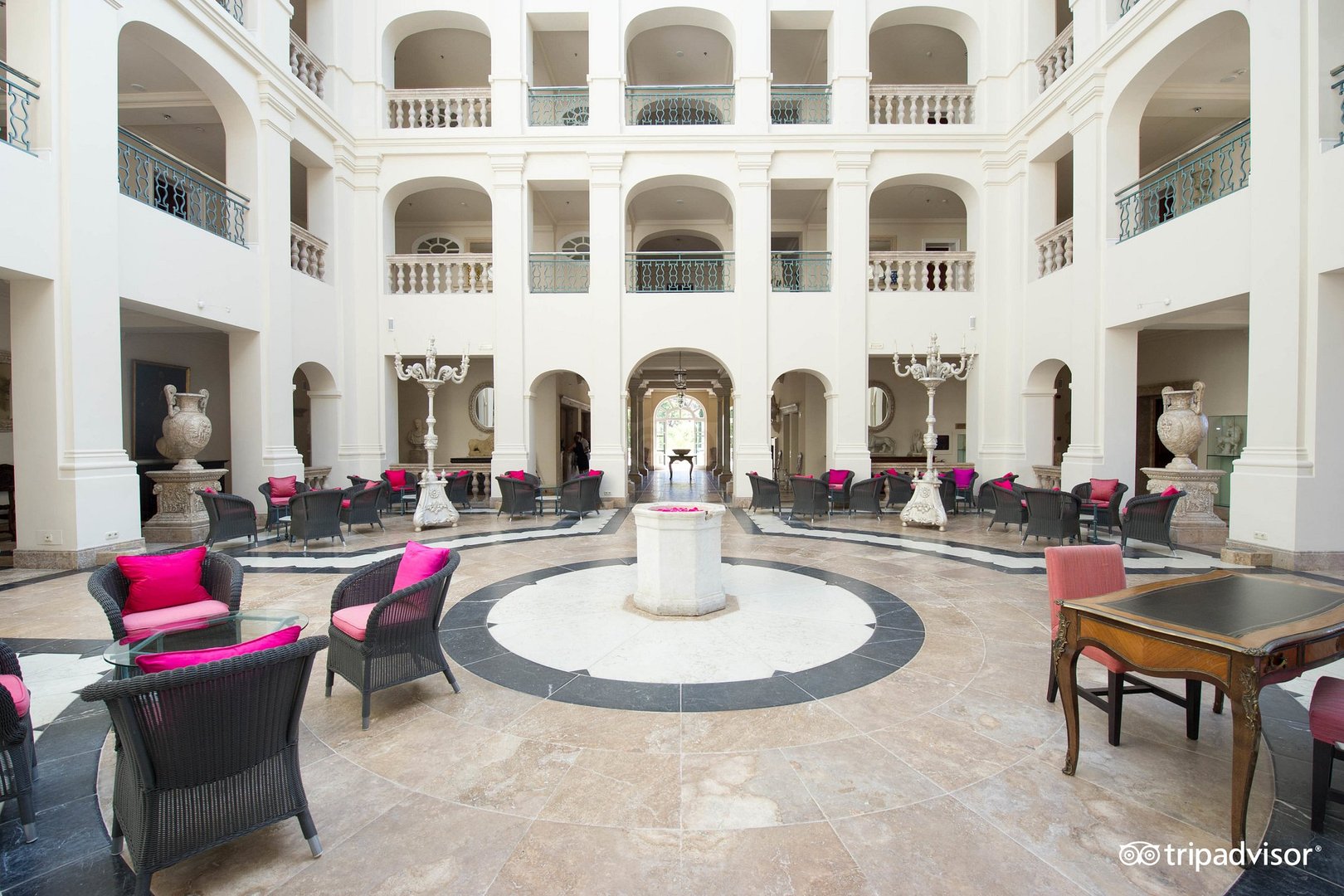Anantara Villa Padierna Palace Lobby