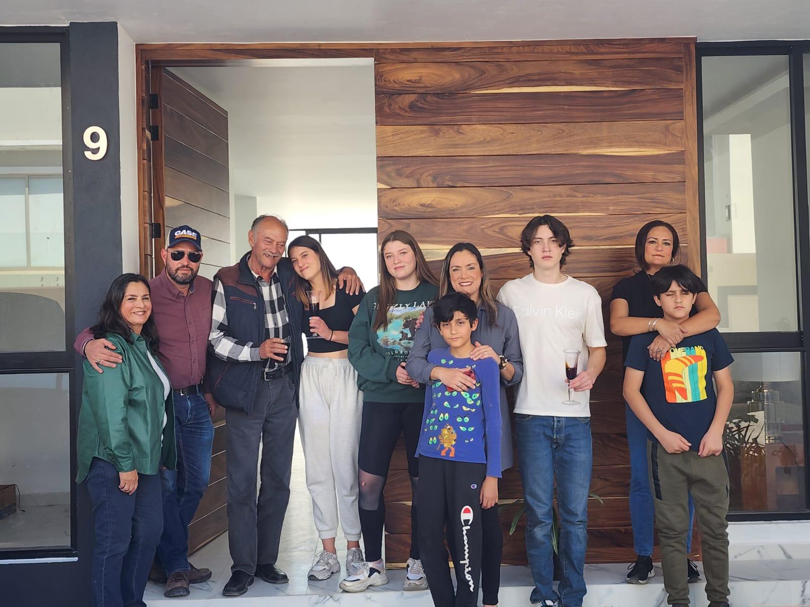 Momento especial de entrega de casa