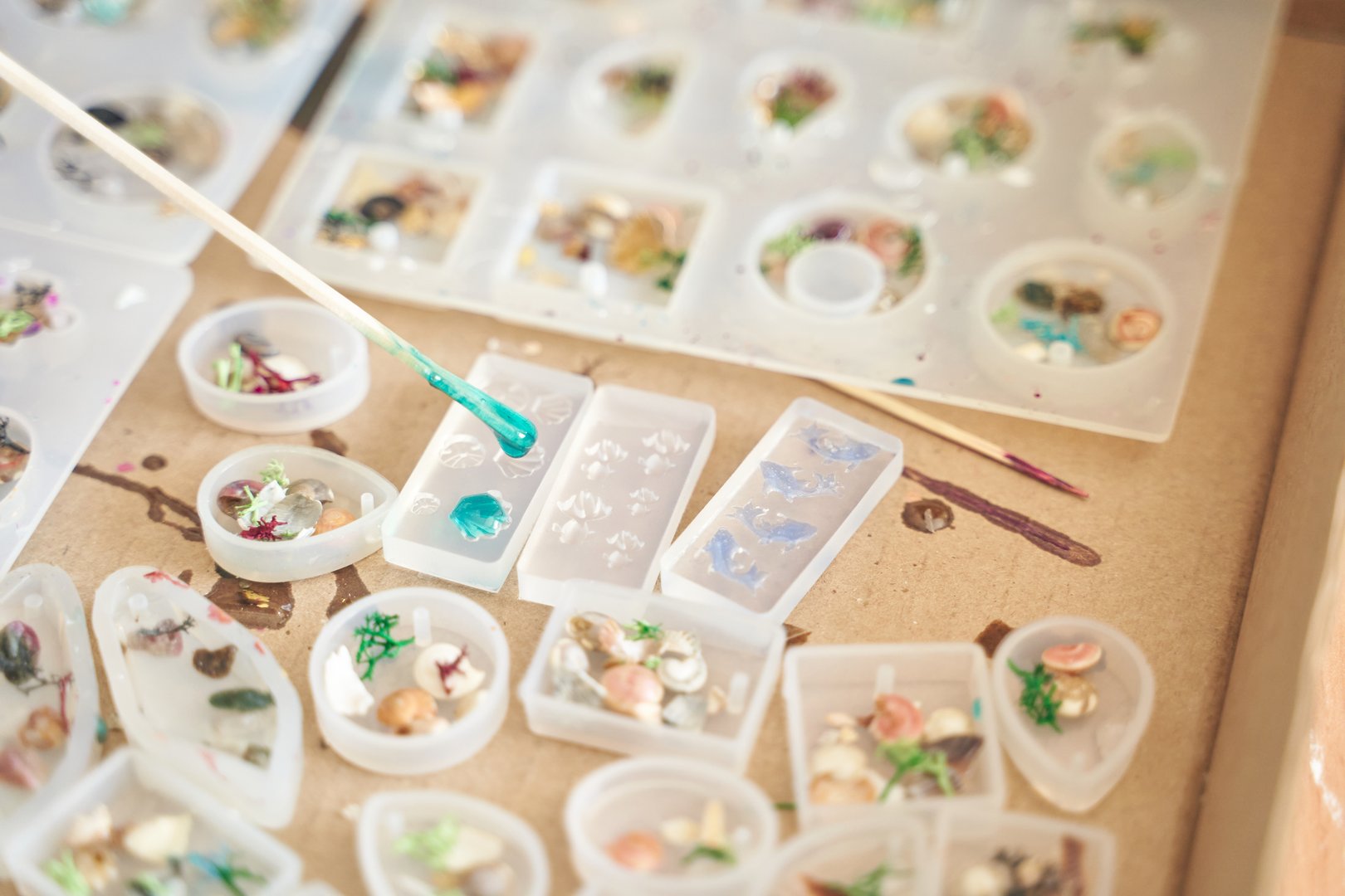 Resin art with shells and botanical elements